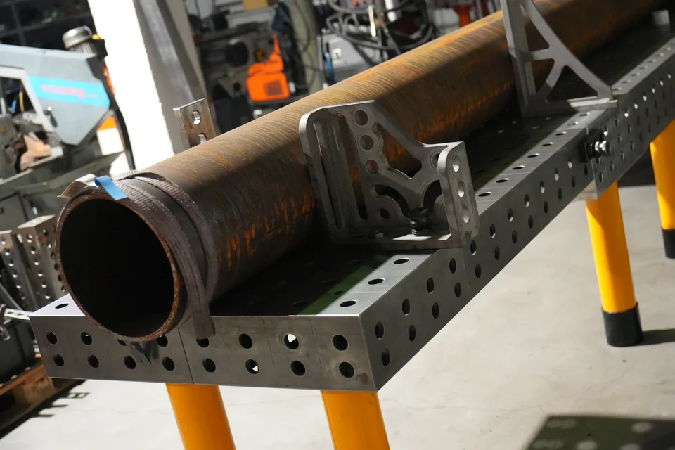 Stół CUBEWELD z detalem i osprzętem mocującym